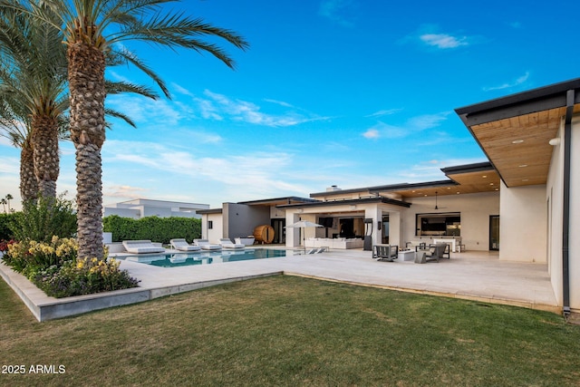 9148 N 66th Pl, Paradise Valley, AZ 85253 - back of property with stucco siding, outdoor lounge area, a yard, a patio, and a ceiling fan