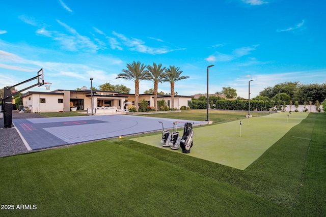 9148 N 66th Pl, Paradise Valley, AZ 85253 - view of basketball court with a yard