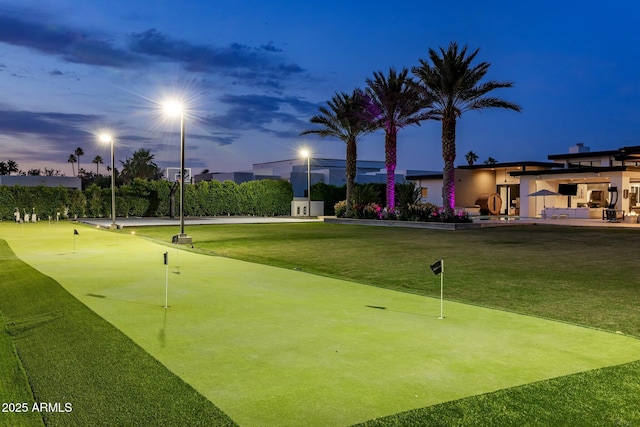 9148 N 66th Pl, Paradise Valley, AZ 85253 - surrounding community with an area to practice putting