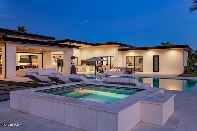 9148 N 66th Pl, Paradise Valley, AZ 85253 - outdoor pool with an in-ground hot tub, an outdoor living space, a patio area, and exterior kitchen