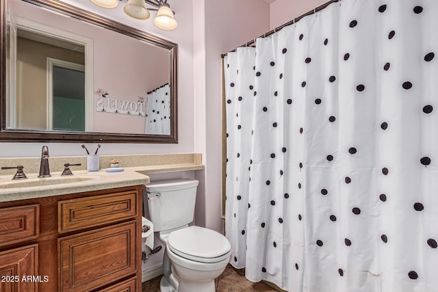 4463 S Oregon Ct, Chandler, AZ 85248 - bathroom featuring vanity, toilet, and curtained shower