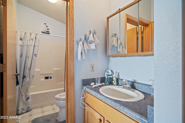 full bathroom with vanity, toilet, and shower / tub combo