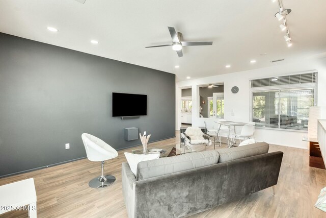 living area featuring recessed lighting, light wood-style flooring, visible vents, and a ceiling fan