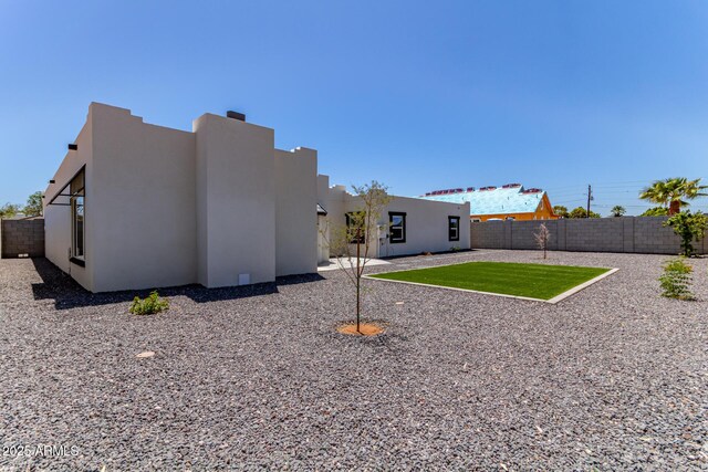 13012 N 36th Dr, Phoenix, AZ 85029 - back of house with stucco siding and a fenced backyard