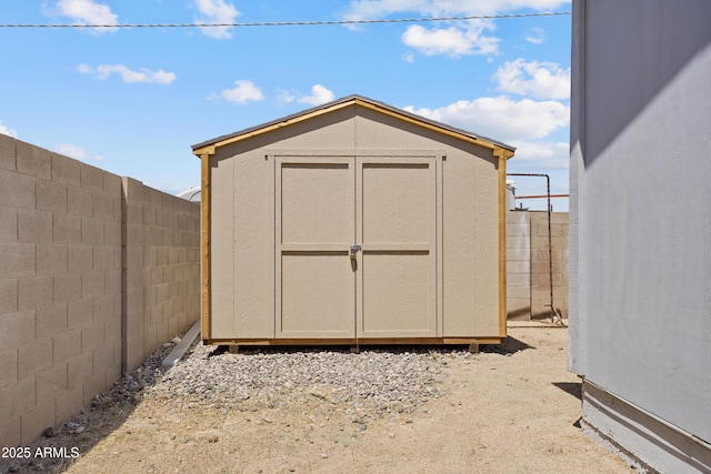 4410 S 12th Dr Unit 1-2, Phoenix, AZ 85041 - view of shed with a fenced backyard