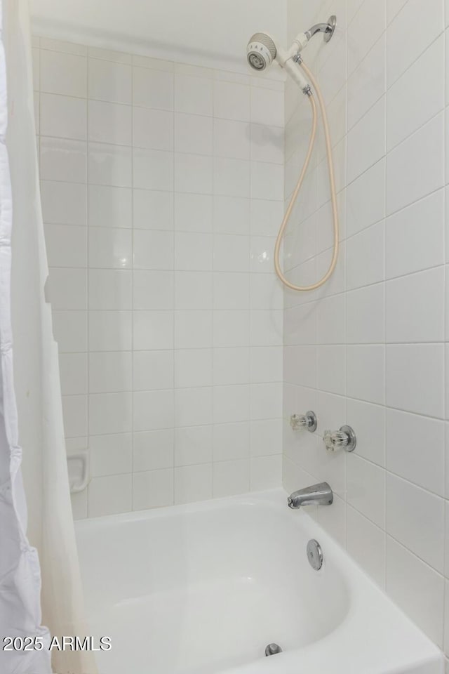 10101 N Arabian Trl Unit 2018, Scottsdale, AZ 85258 - full bath featuring shower / tub combo