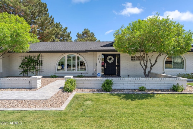 401 E Braeburn Dr, Phoenix, AZ 85022 - view of front facade featuring a front yard and brick siding