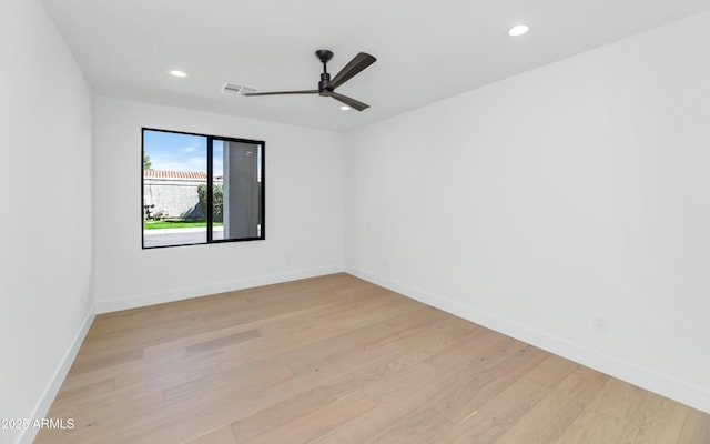 empty room featuring light wood finished floors, baseboards, visible vents, and recessed lighting