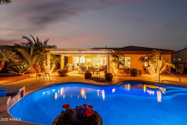 outdoor pool with a patio area, an outdoor hangout area, and a ceiling fan