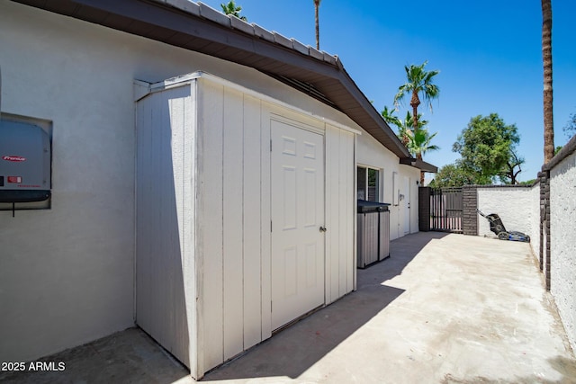 3646 W Brown St, Phoenix, AZ 85051 - view of outbuilding featuring a gate