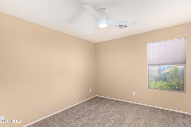 carpeted spare room featuring ceiling fan