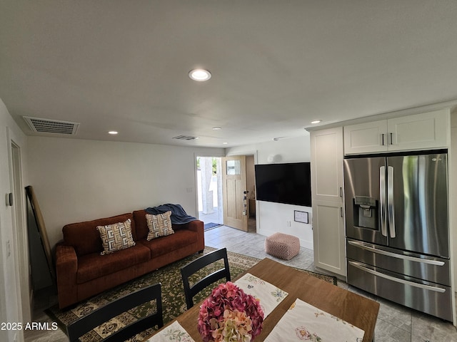 living area featuring visible vents, recessed lighting, and baseboards