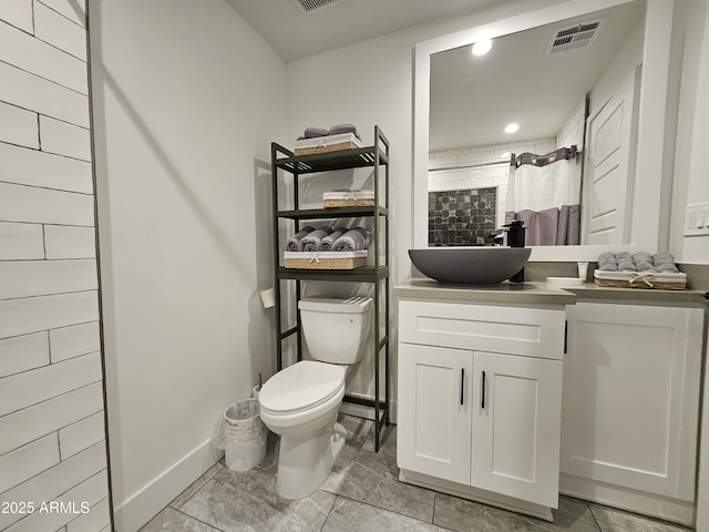 bathroom featuring visible vents, vanity, toilet, recessed lighting, and tiled shower