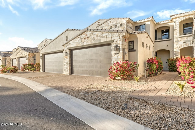 view of front facade featuring a garage