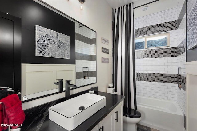 full bathroom featuring shower / bathtub combination with curtain, vanity, and toilet