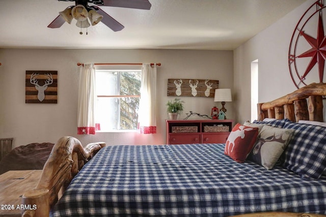 bedroom with ceiling fan