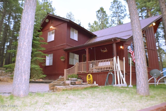 view of front facade featuring metal roof and a porch