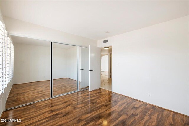 spare room with dark hardwood / wood-style flooring