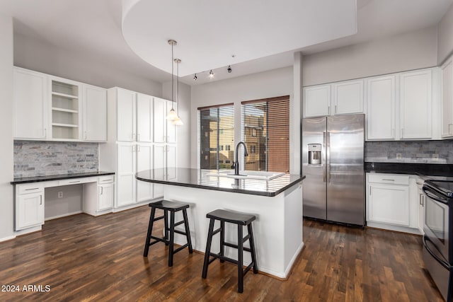 kitchen featuring a breakfast bar area, dark wood-type flooring, appliances with stainless steel finishes, and a kitchen island