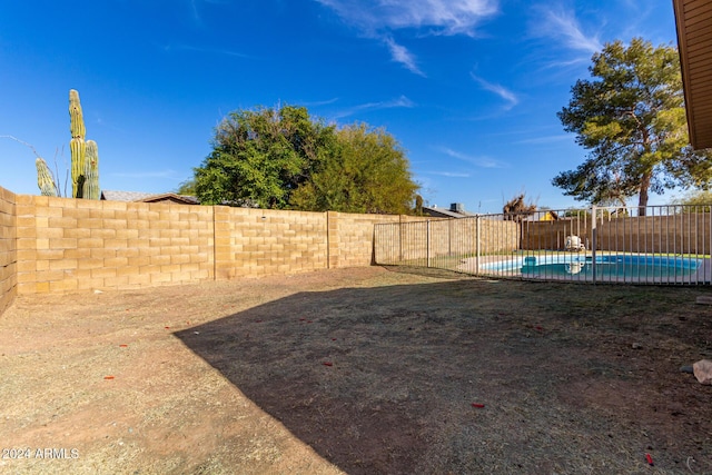 view of yard featuring a fenced in pool