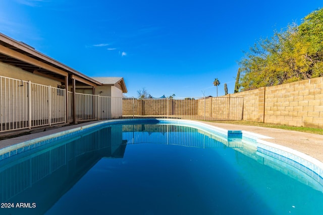 view of swimming pool