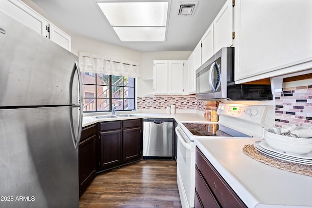 930 N Mesa Dr Unit 1079, Mesa, AZ 85201 - kitchen featuring a sink, stainless steel appliances, visible vents, white cabinetry, and light countertops