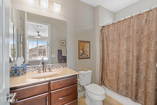 bathroom featuring toilet, tasteful backsplash, a shower with curtain, vanity, and ceiling fan