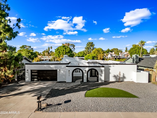 view of front facade featuring a garage