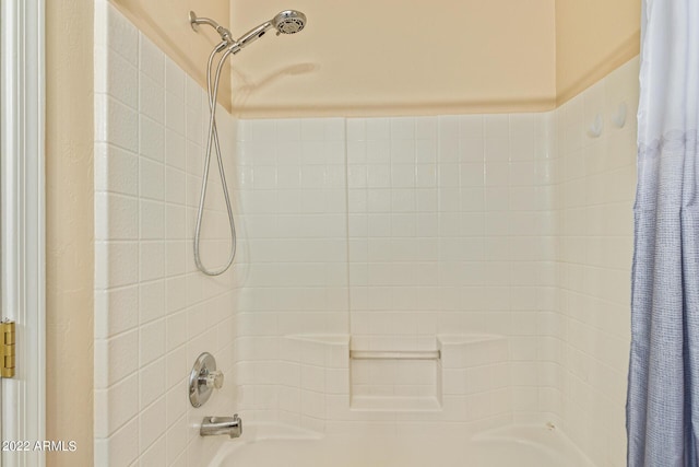 bathroom featuring shower / bath combo