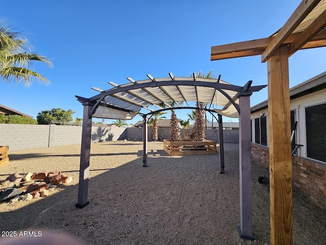 view of yard featuring a pergola