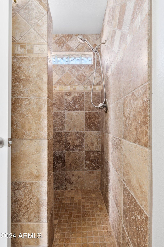 bathroom featuring tiled shower