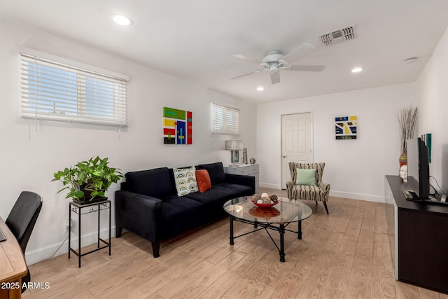 living area featuring visible vents, light wood-style flooring, recessed lighting, baseboards, and ceiling fan