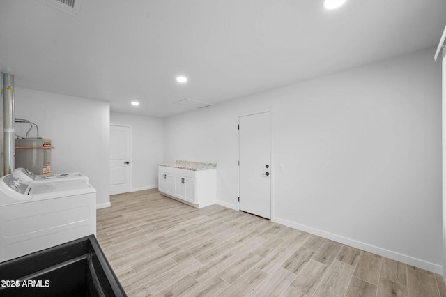 washroom featuring light wood-type flooring and washing machine and clothes dryer