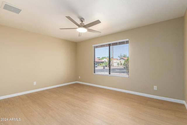 unfurnished room with light wood-type flooring and ceiling fan