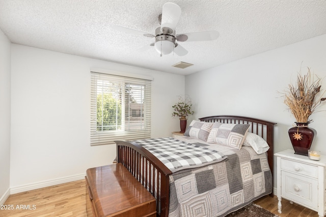 1445 W Wood Dr, Phoenix, AZ 85029 - bedroom featuring light wood finished floors, a textured ceiling, baseboards, and ceiling fan