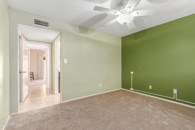 carpeted empty room featuring ceiling fan