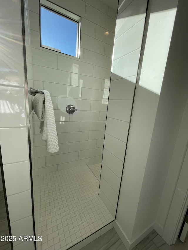 bathroom featuring tiled shower