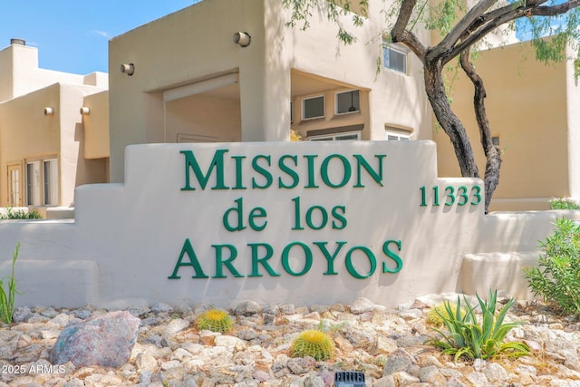 view of community / neighborhood sign