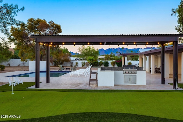 13620 N 80th Pl, Scottsdale, AZ 85260 - fenced backyard featuring a patio area, an area to practice putting, and ceiling fan