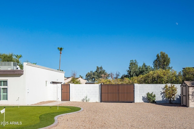 13620 N 80th Pl, Scottsdale, AZ 85260 - view of yard with a gate and a putting green