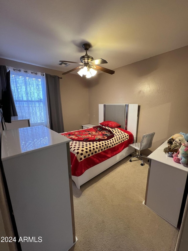 bedroom with carpet flooring and ceiling fan