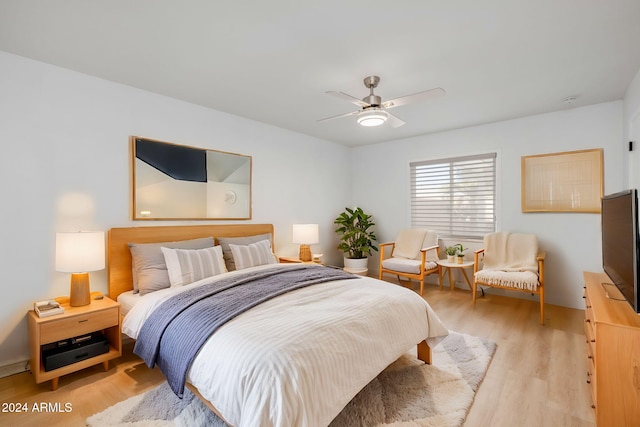 bedroom featuring light hardwood / wood-style floors and ceiling fan