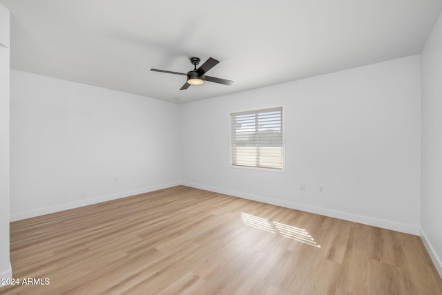 unfurnished room featuring light hardwood / wood-style floors and ceiling fan