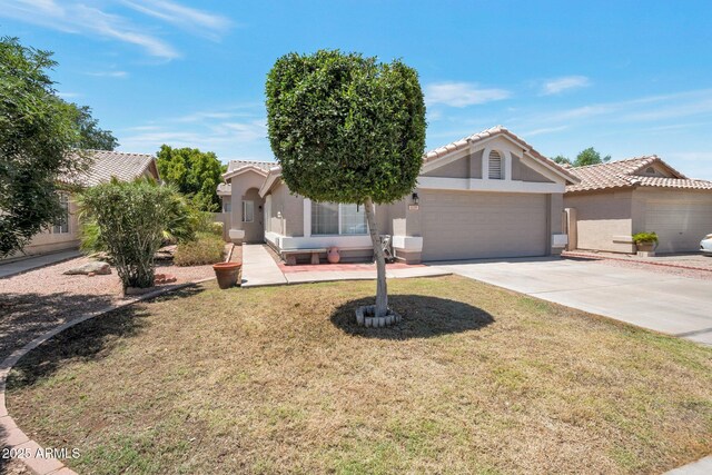 839 W Silver Creek Rd, Gilbert, AZ 85233 - view of front facade featuring a garage, stucco siding, driveway, a tiled roof, and a front yard