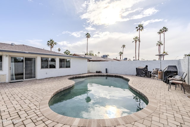 2818 S Cottonwood Dr, Tempe, AZ 85282 - view of pool with a patio area