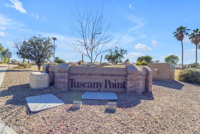 view of community / neighborhood sign