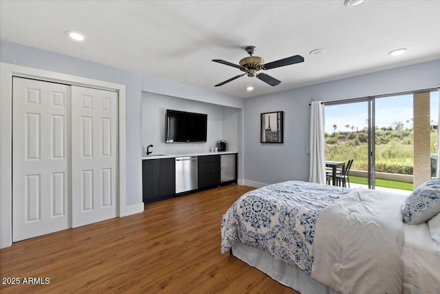 bedroom with access to outside, sink, ceiling fan, dark hardwood / wood-style flooring, and a closet