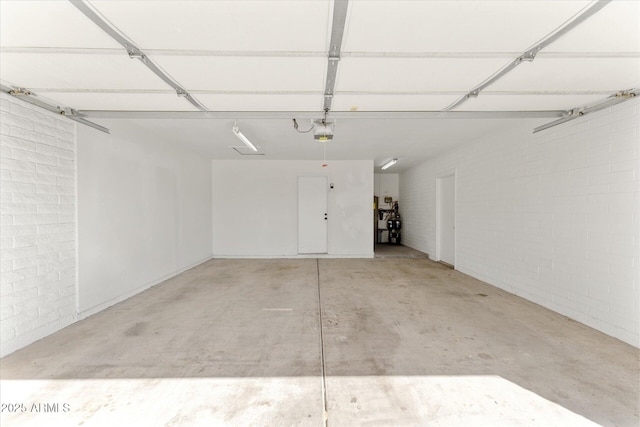 8419 N 51st Dr, Glendale, AZ 85302 - garage featuring a garage door opener
