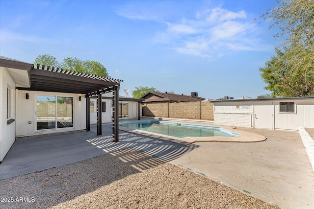 8419 N 51st Dr, Glendale, AZ 85302 - view of pool featuring a fenced backyard, a fenced in pool, a pergola, and a patio