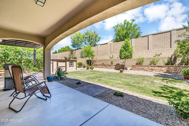 12932 W Cassia Trl, Peoria, AZ 85383 - fenced backyard with a patio